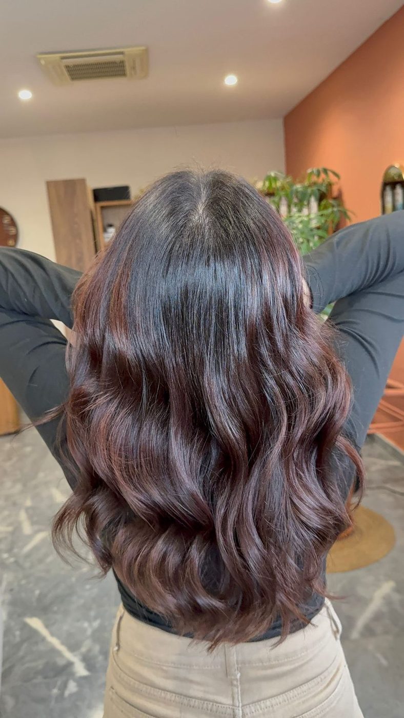 Balayage multi-tonal doré et caramel, ondulations souples - EL SOLÉ